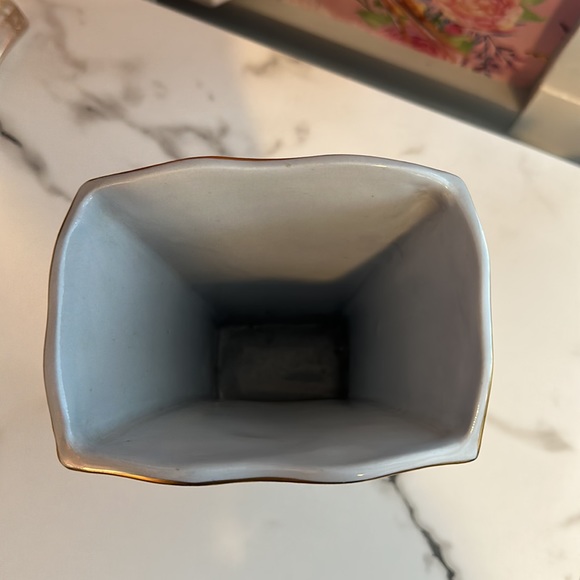 Princeton China Mid-Century Light Blue Vase W/ Floral Motif & Gold Trim - Picture 4 of 8